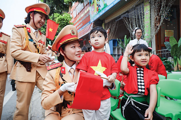 DB4-“Vượt nắng thắng mưa” ở thao trường tập luyện diễu binh -0