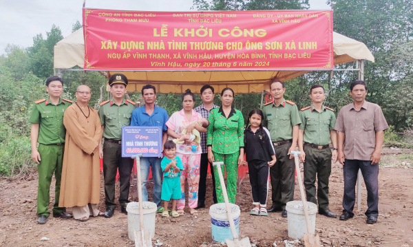 Xây dựng nhà đại đoàn kết tặng gia đình đồng bào Khmer  -0