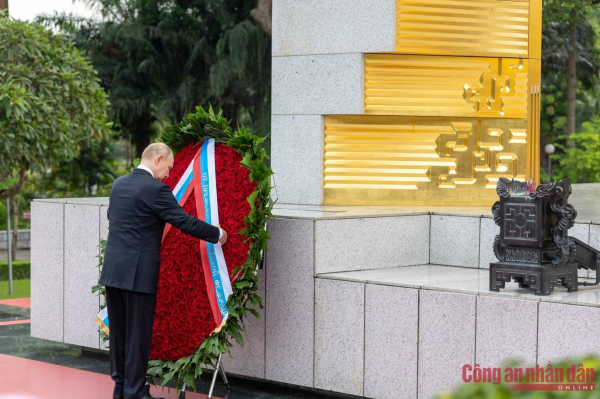 Tổng thống Vladimir Putin vào Lăng viếng Chủ tịch Hồ Chí Minh -0