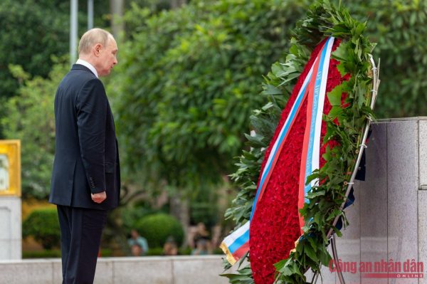 Tổng thống Vladimir Putin vào Lăng viếng Chủ tịch Hồ Chí Minh -0