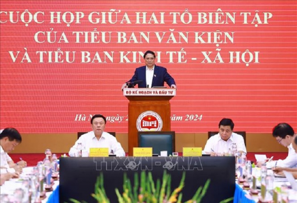 Thủ tướng dự buổi làm việc giữa hai Tổ Biên tập của Tiểu ban Văn kiện và Tiểu ban KT-XH -0