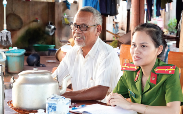 Trang 37 ĐB: Nữ cán bộ Công an xã, người con thân yêu của đồng bào S’tiêng -0