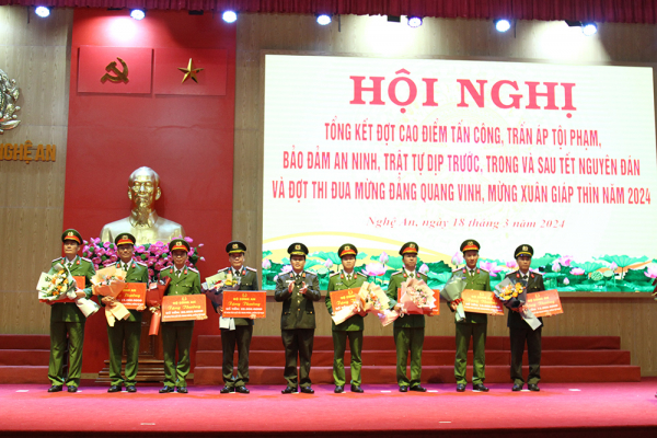 Công an Nghệ An làm theo lời Bác -0