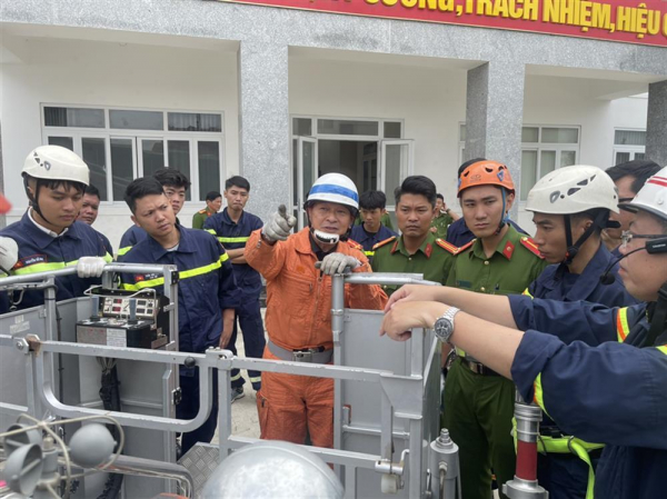 Japanese experts train Vietnamese fire and rescue police in search and rescue -0