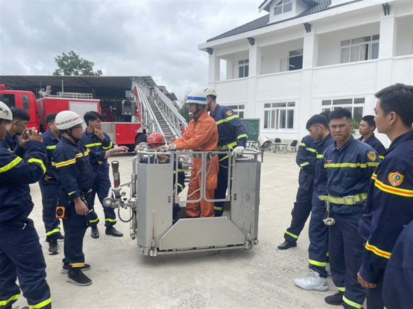 Japanese experts train Vietnamese fire and rescue police in search and rescue -1