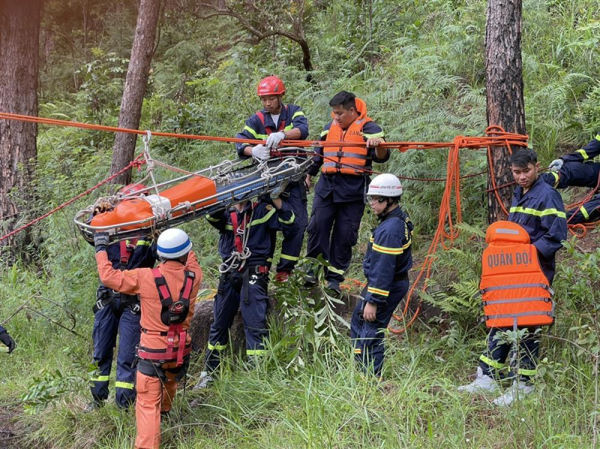 Japanese experts train Vietnamese fire and rescue police in search and rescue -0