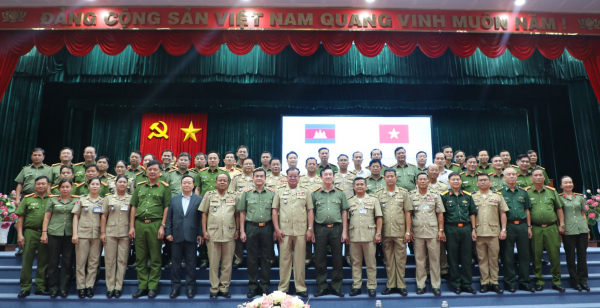 Công an TP Hồ Chí Minh, Công an tỉnh Long An họp mặt với Công an tỉnh Svay Riêng -0