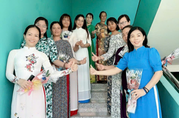 Nữ giáo viên Tiểu học duy nhất cả nước được phong tặng danh hiệu Nhà giáo Nhân dân -0