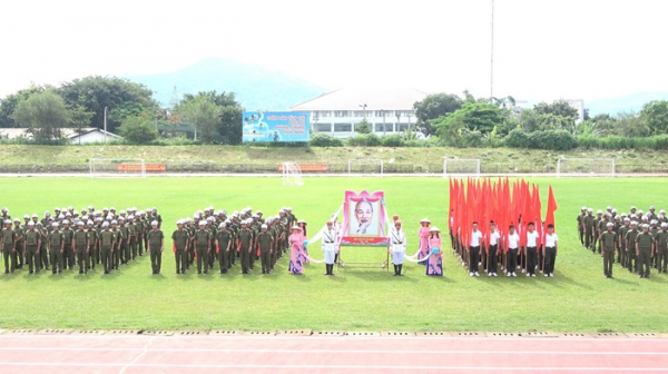 “Vượt nắng, thắng mưa” huấn luyện cho lực lượng tham gia bảo vệ ANTT ở cơ sở -0