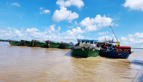 Khai thác cát trên sông Hậu phục vụ các dự án cao tốc trọng điểm  -0