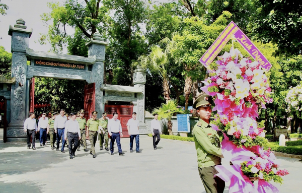 Bộ trưởng Lương Tam Quang dâng hương tại Khu di tích Quốc gia đặc biệt Kim Liên -0