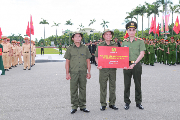 Bộ trưởng Lương Tam Quang:  Lực lượng tham gia bảo vệ an ninh, trật tự ở cơ sở phải nỗ lực hết mình, khắc phục khó khăn để hoàn thành xuất sắc mọi nhiệm vụ -0