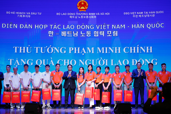 Thủ tướng: Tạo thuận lợi nhất cho người lao động, nâng tầm hợp tác lao động Việt Nam-Hàn Quốc -0