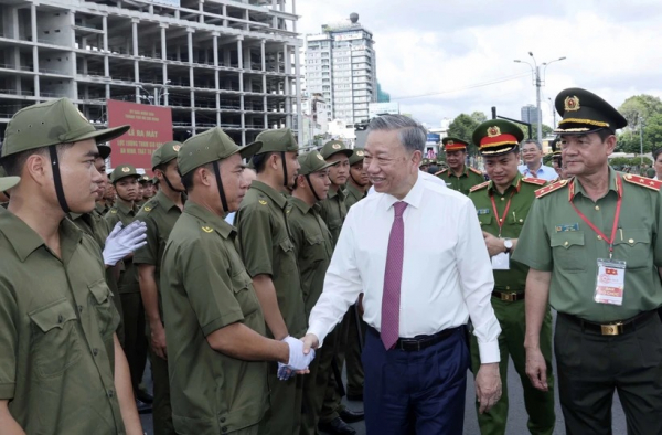 President attends debut of grassroots security and order protection force in HCM City -0