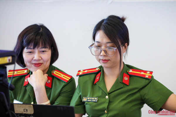 Ngày đầu thu thập sinh trắc học cho Công dân Việt Nam tại sân bay -5
