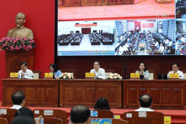 NA Chairman meets with voters in Hau Giang -0