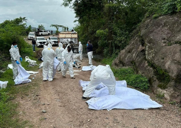 Phát hiện 19 thi thể trong xe tải gần biên giới Mexico -0