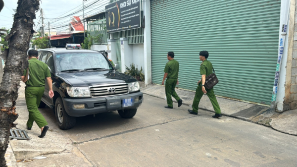 Xe của Bộ Công an xuất hiện tại nhà một số cán bộ tỉnh Bình Thuận -0