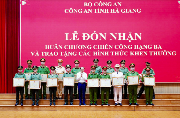 Công an tỉnh Hà Giang sơ kết công tác 6 tháng đầu năm -1