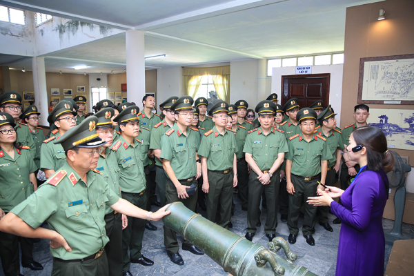 Về miền Trung viếng mộ Đại tướng Võ Nguyên Giáp, tri ân các Anh hùng Liệt sĩ -2