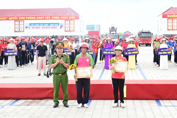 Sôi nổi Hội thi nghiệp vụ chữa cháy và cứu nạn, cứu hộ “Tổ liên gia an toàn PCCC” toàn quốc -0