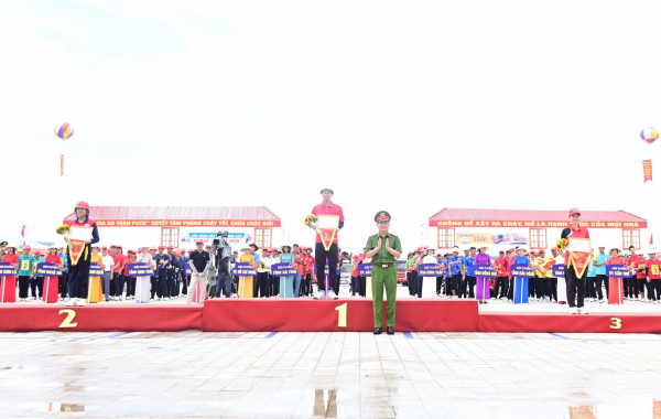 Sôi nổi Hội thi nghiệp vụ chữa cháy và cứu nạn, cứu hộ “Tổ liên gia an toàn PCCC” toàn quốc -0