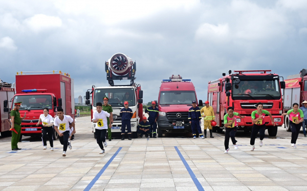 Sôi nổi Hội thi nghiệp vụ chữa cháy và cứu nạn, cứu hộ “Tổ liên gia an toàn PCCC” toàn quốc -0