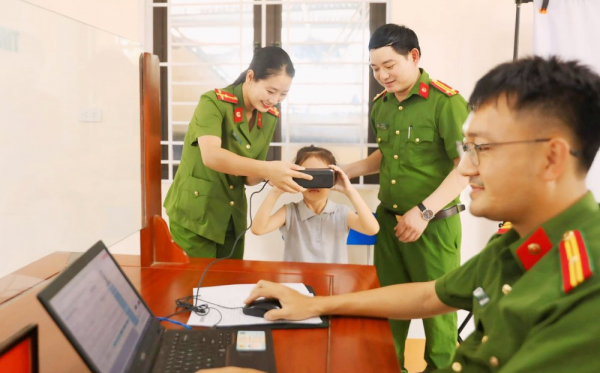 Hơn 2.000 trẻ em được cấp thẻ căn cước -0