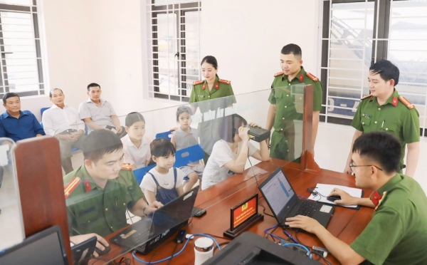 Hơn 2.000 trẻ em được cấp thẻ căn cước -0