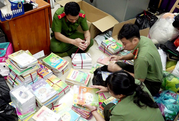 Công an TP Long Xuyên với hoạt động “Đổi sách cũ nhận cây xanh” -0
