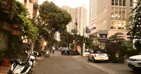 Ai bày mưu cho vua Tự Đức đòi nhà Thanh làm lễ tuyên phong ở Phú Xuân? -0