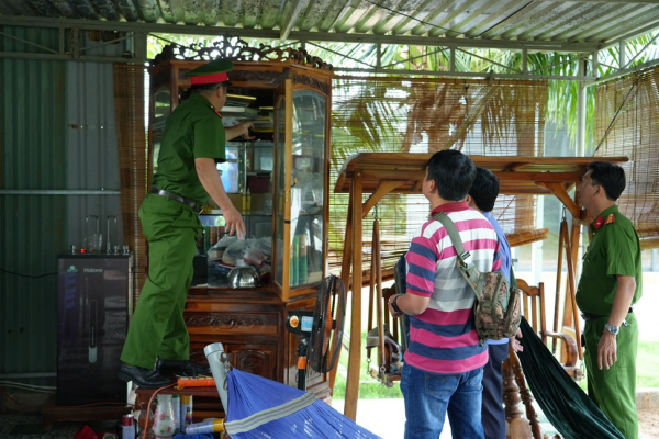 Những đứa trẻ trong vụ bắt giữ người trái pháp luật được trở về vòng tay của mẹ -0