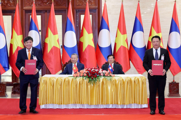 Vietjet trao thoả thuận tăng cường kết nối vận tải hàng không Việt Nam – Lào -0