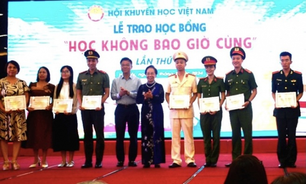 Trao học bổng 