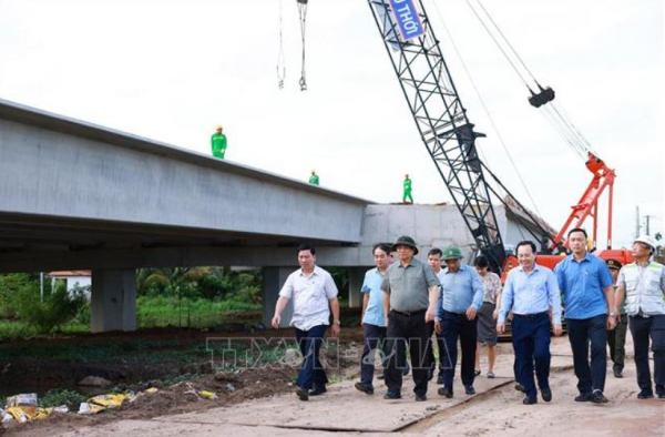 Thủ tướng Phạm Minh Chính kiểm tra Dự án xây dựng đường bộ cao tốc Cần Thơ - Cà Mau -0