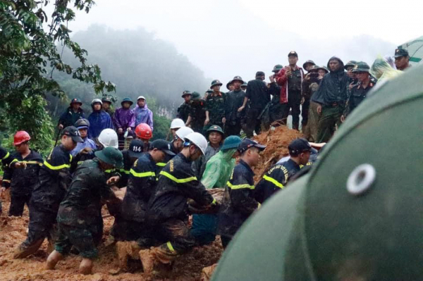 Khẩn trương tìm kiếm các nạn nhân trong vụ sạt lở đất tại huyện Bắc Mê, tỉnh Hà Giang -0