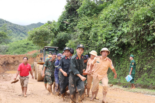 Tìm thấy nạn nhân thứ 11 người bị tử vong trong vụ sạt lở đất ở Hà Giang -0