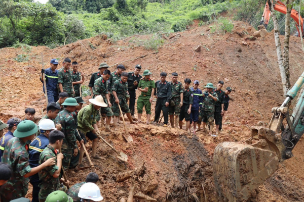 Tìm thấy nạn nhân thứ 11 người bị tử vong trong vụ sạt lở đất ở Hà Giang -1
