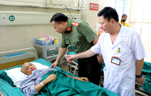Vụ sạt lở tại Hà Giang: Dừng tìm kiếm nạn nhân, tập trung thông đường -0