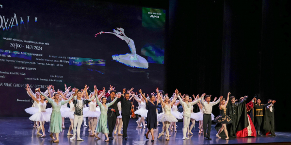 Ballet Hồ Thiên Nga lộng lẫy và đầy mê hoặc trên sân khấu Nhà hát Hồ Gươm  -0