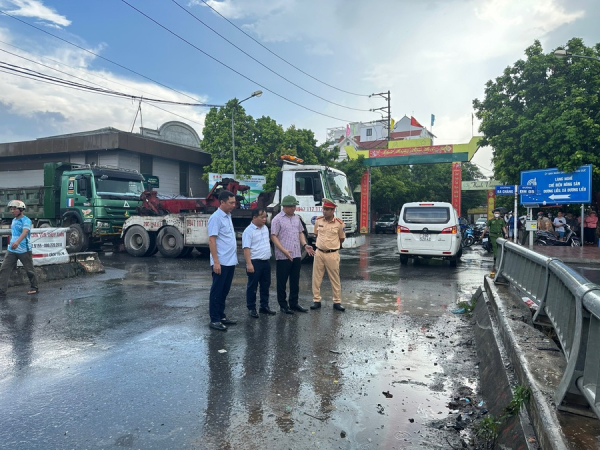 Hai xe ô tô gây tai nạn ở Hoài Đức đều không đăng ký kinh doanh vận tải -0