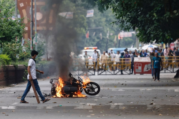 Bangladesh đóng cửa hàng loạt trường học vì biểu tình bạo lực -0