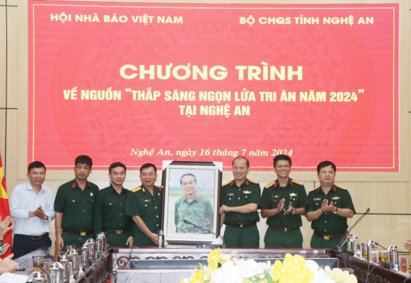 Hội Nhà báo Việt Nam triển khai chương trình 'Thắp ngọn lửa tri ân' -0