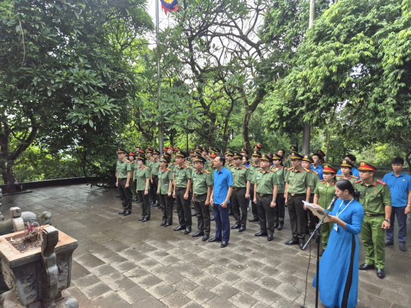 Công đoàn CAND dâng hương, báo công các Vua Hùng nhân kỷ niệm 95 năm Ngày thành lập Công đoàn Việt Nam -0