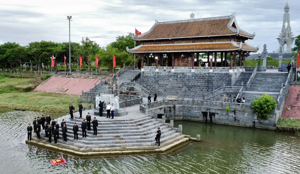 Trung đoàn CSCĐ Trung Bộ tri ân anh hùng, liệt sĩ -0