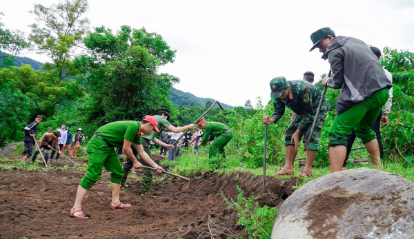 Tuổi trẻ Công an Quảng Nam “Hành quân xanh” về vùng cao Nam Trà My -0