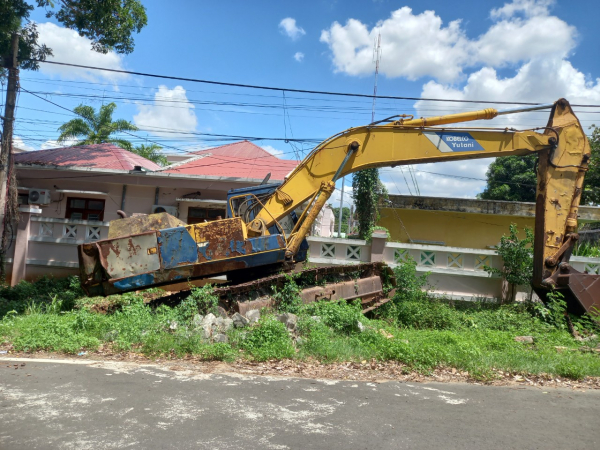 Hơn 4 năm vẫn chưa xử lý xong hơn 25.000m3 cát và chiếc xe đào đã bị tạm giữ -0