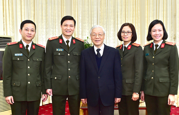Tổng Bí thư Nguyễn Phú Trọng với CBCS lực lượng Cảnh vệ -0