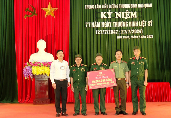 Đoàn Công tác của Bộ Công an thăm, tặng quà tại Trung tâm điều dưỡng thương binh Nho Quan -0