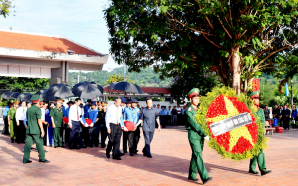 Truy điệu và an táng hơn 170 hài cốt liệt sĩ quân tình nguyện và chuyên gia Việt Nam -0